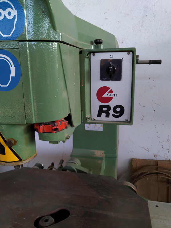 SCM R9  1990